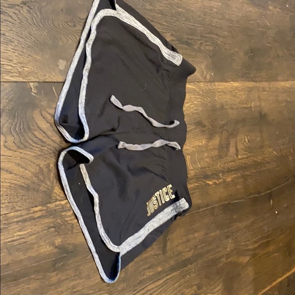 3 pairs of girl shorts. - Picture 7 of 9